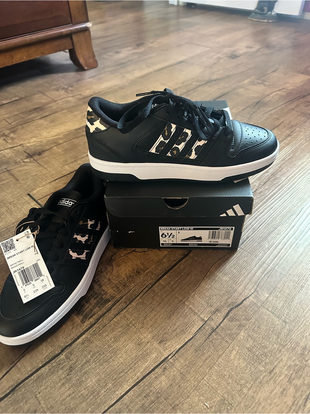 NIB Adidas Women’s Black Sneakers with  Leopard Stripe Detail Sz. 6.5